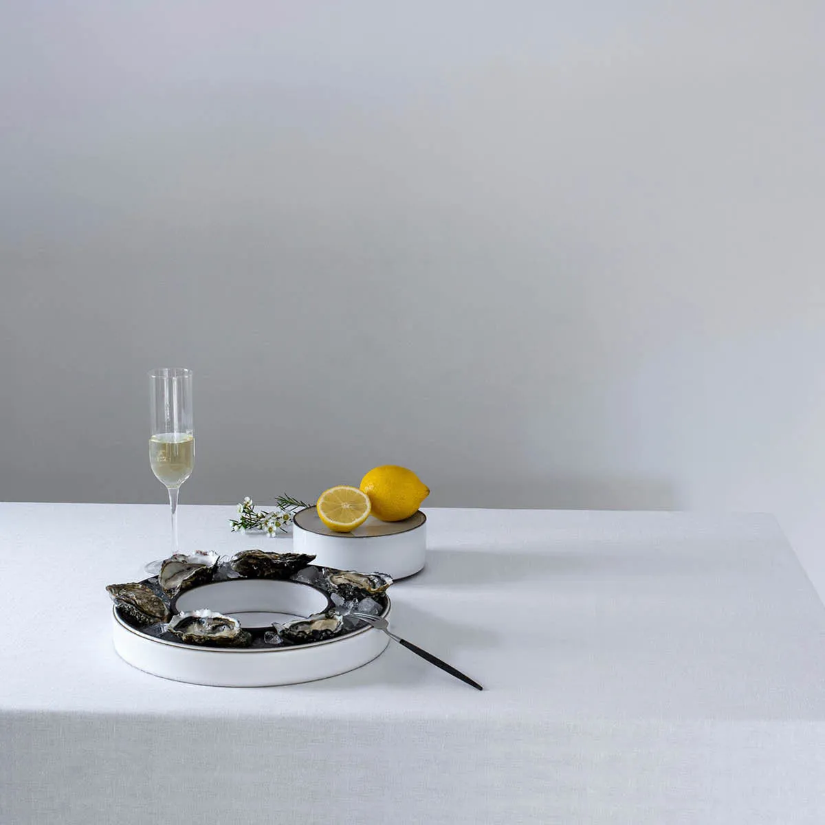 REVOL CARACTERE TABLE CENTERPIECE 275x40mm WHITE CUMULUS (*RV652811*) =  1 X EACH
